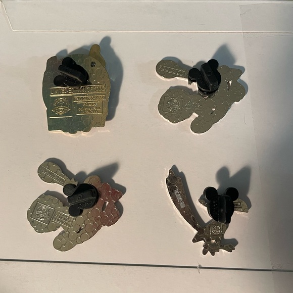 Disney pins - Picture 2 of 2